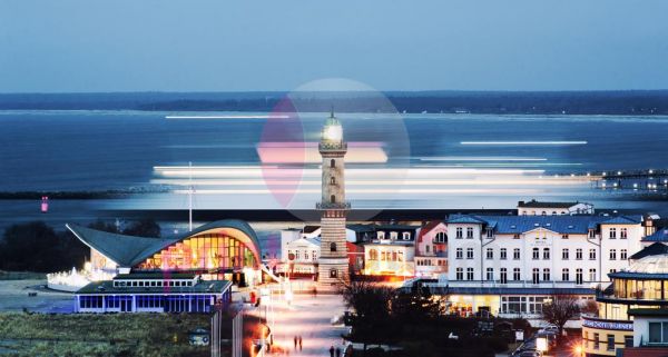 Warnemünde bei Nacht