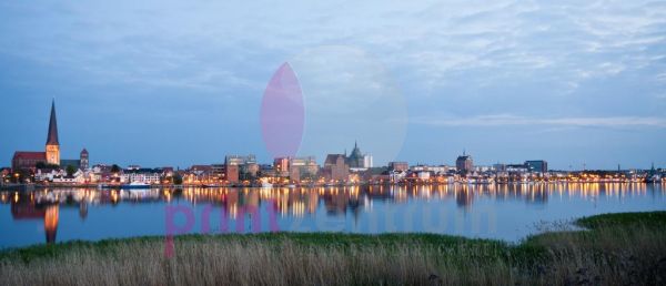 Rostock Skyline am Abend